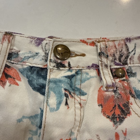 Free People Womens Floral Denim Shorts Size 27 EUC‎ - Picture 5 of 8